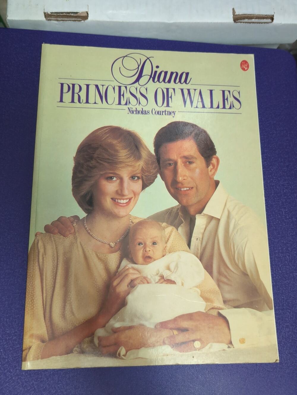 DIANA PRINCESS OF WALES BY NICHOLAS COURTNEY A BIOGRAPHY BOOK CHILDHOOD-PRINCESS